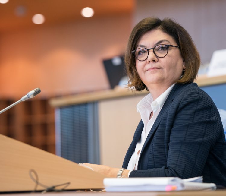 Adina Valean commissioner